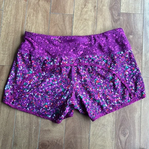 LULULEMON💫Women’s Plum Paradise Camo Geo Regal Run Times Shorts - Picture 9 of 16